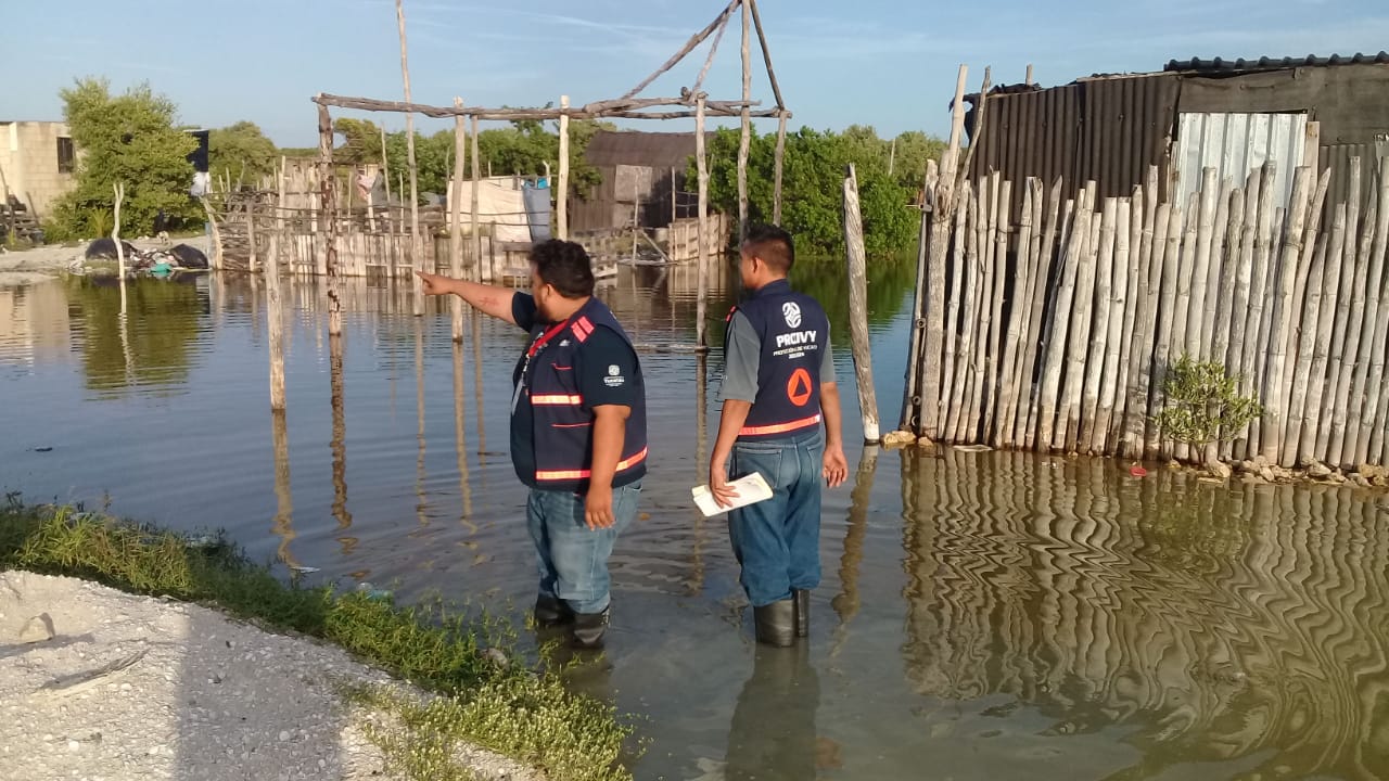 Photo of Gobierno de Yucatán atiende emergencia por el ingreso de agua en viviendas de Celestún