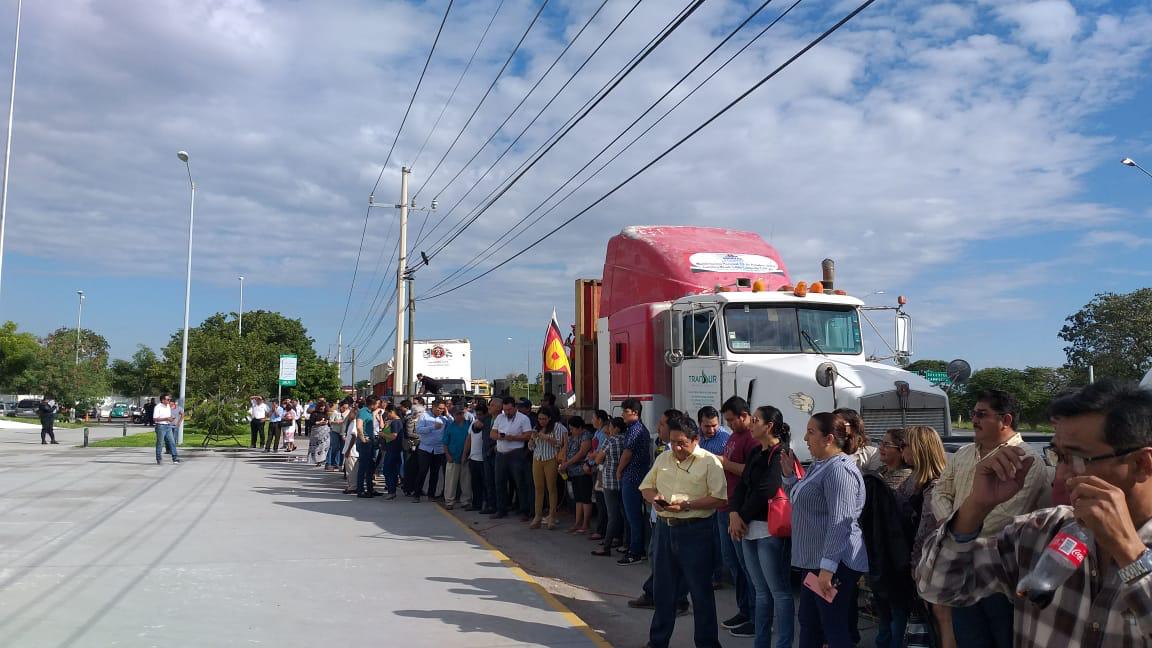 Photo of Acarreados de Morena y PT se manifiestan en el Congreso de Yucatán
