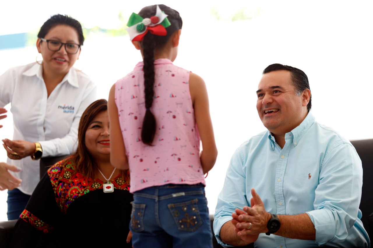 Photo of El alcalde Renán Barrera convive con familias del Centro de Atención y Refugio para Mujeres