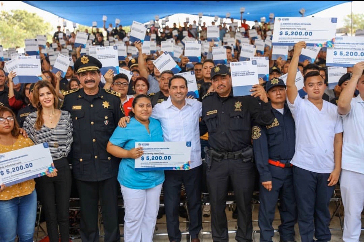 Photo of Hijos de policías yucatecos tienen acceso a educación universitaria con becas del 100%