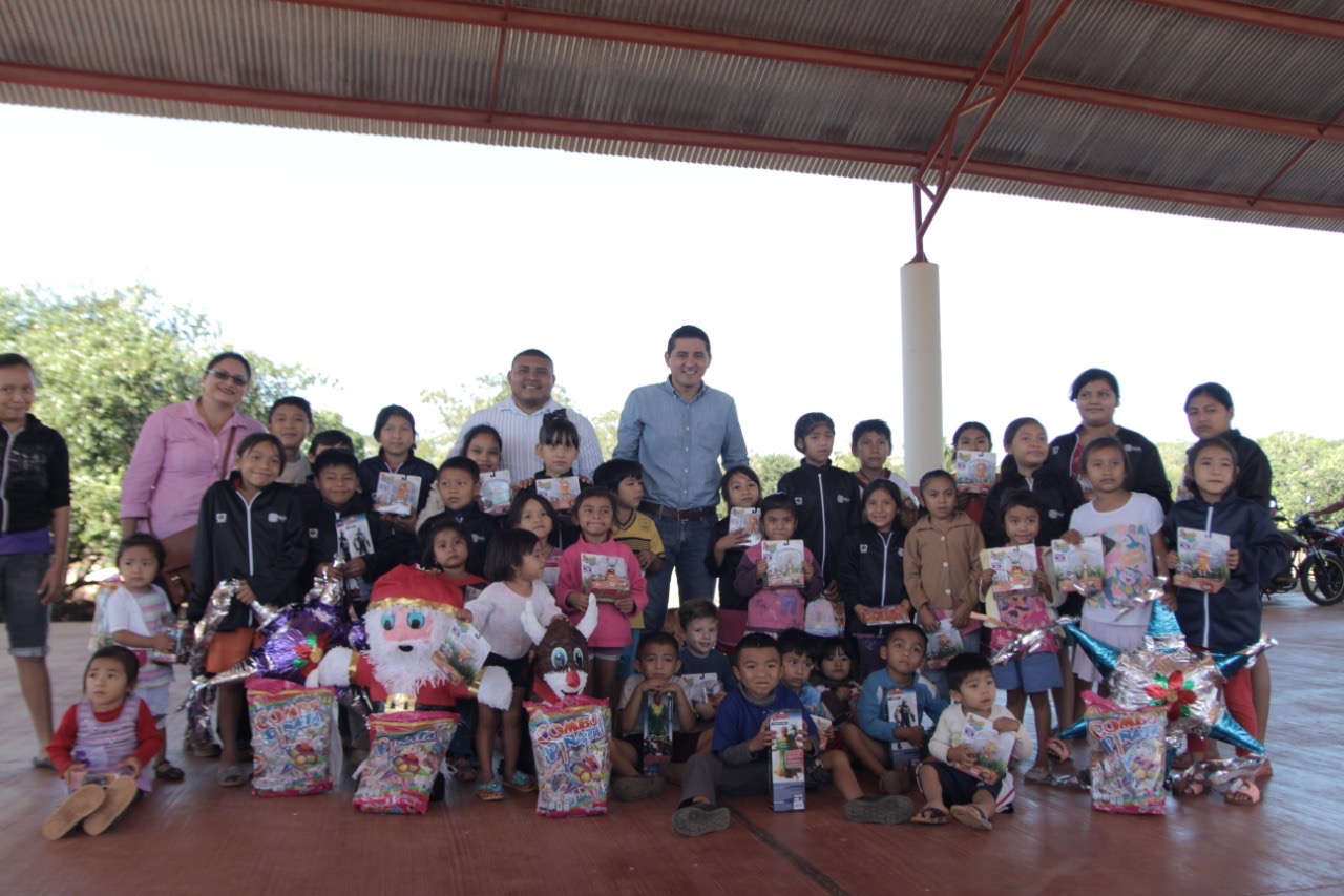 Photo of Ayuntamiento de Tekax regala juguetes a niños de las comisarías