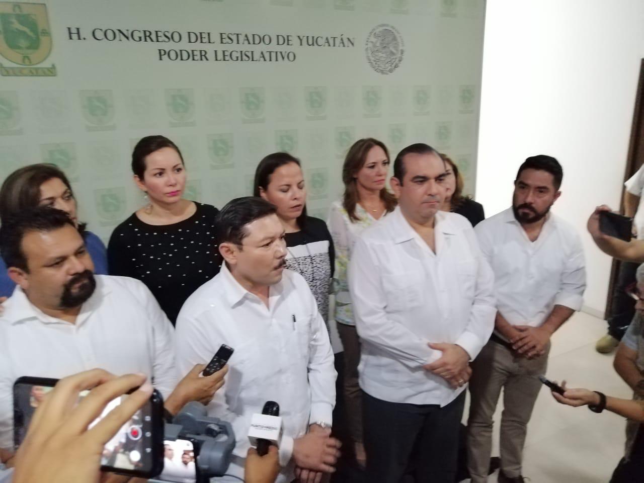 Photo of Diputados del PRI piden la renuncia del presidente de su partido, Francisco Torres Rivas