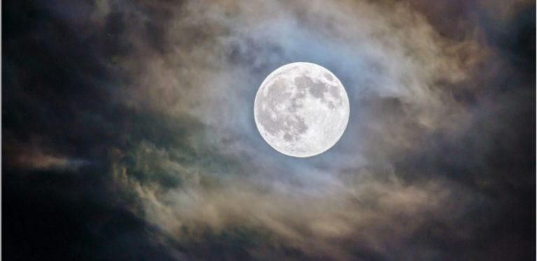 Photo of Llegan el primer eclipse y la primera Luna llena del 2020