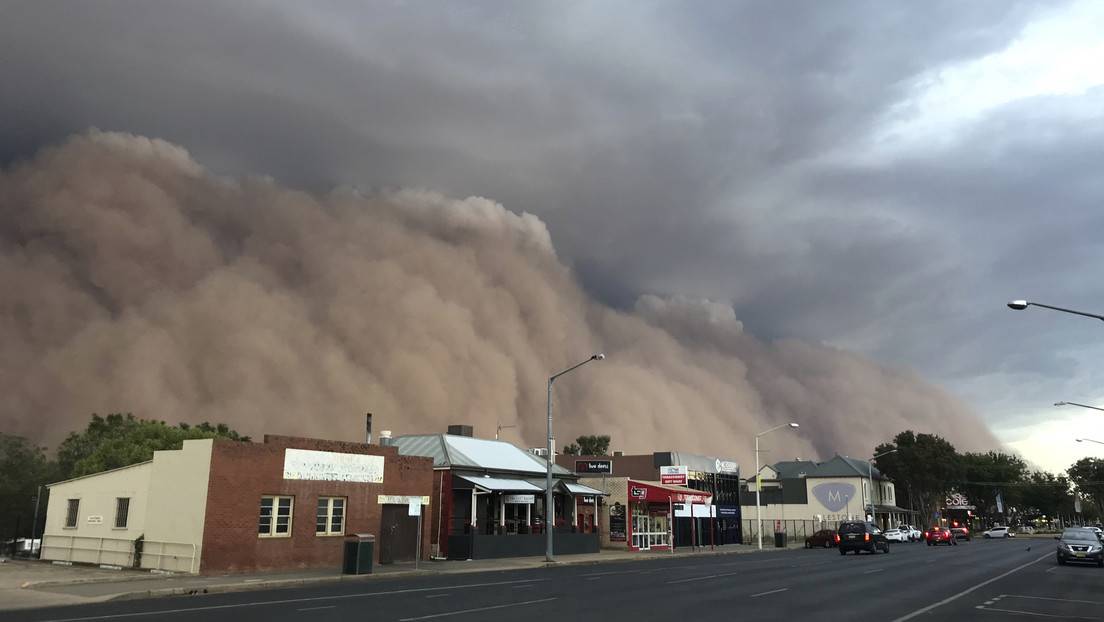 Photo of Enormes tormentas de polvo sumergen en la oscuridad partes de Australia