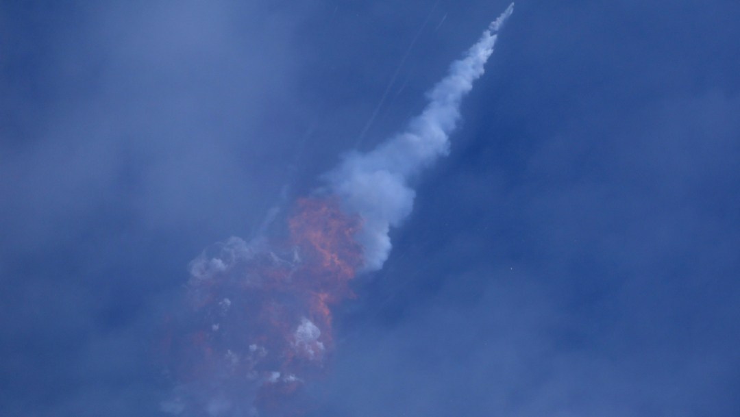 Photo of SpaceX destruye un cohete antes de enviar su Crew Dragon con humanos