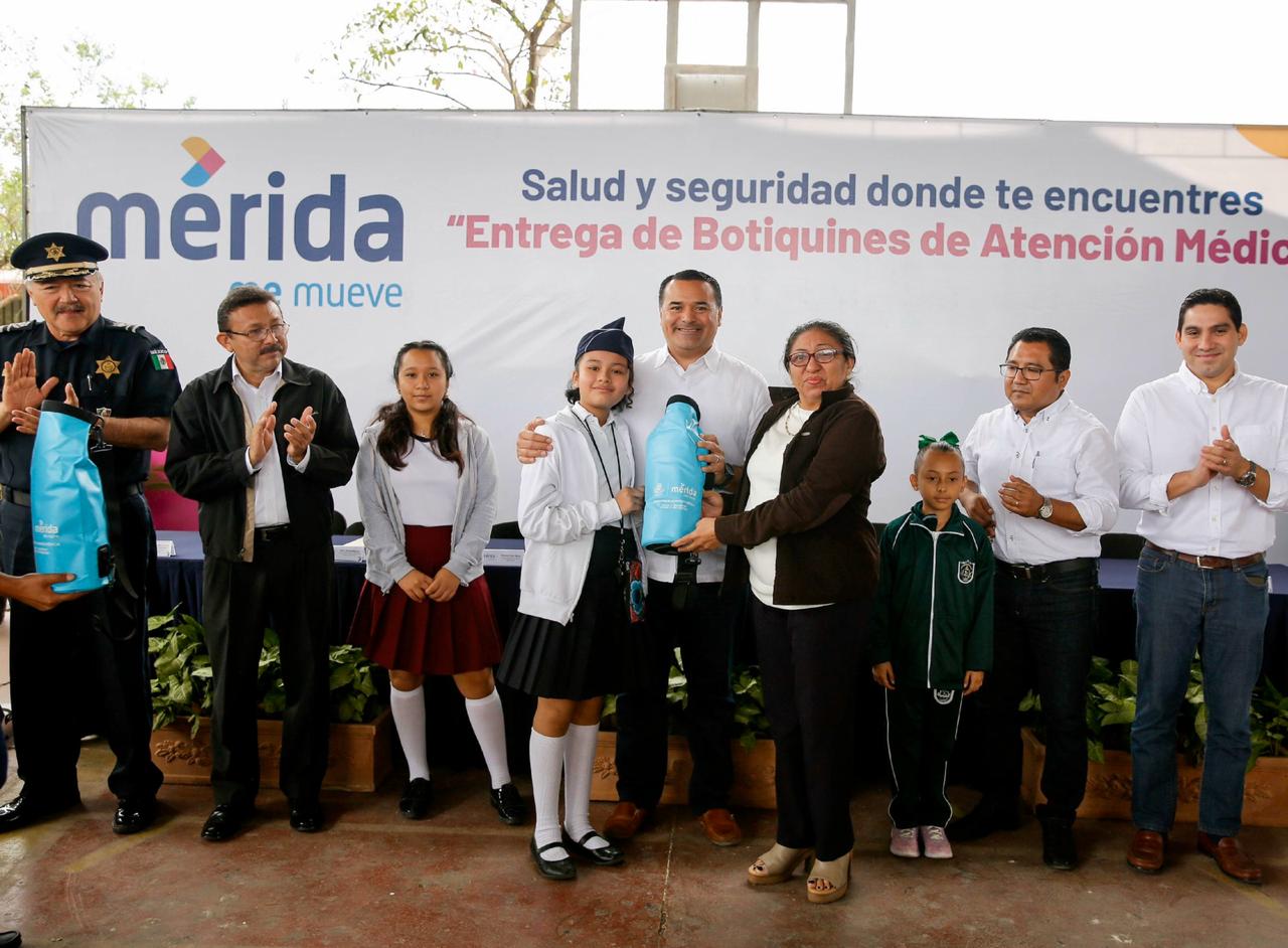 Photo of Renán Barrera refuerza acciones de salud y prevención en escuelas meridanas