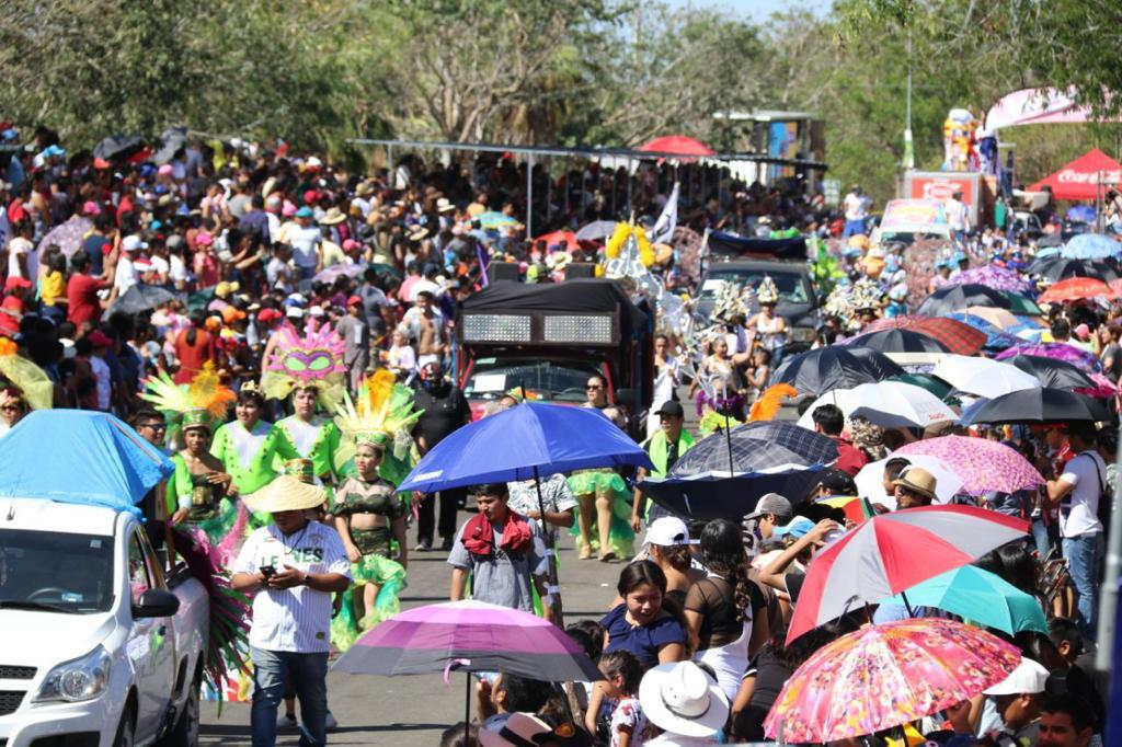 Photo of Caluroso, multitudinario y divertido adiós a Momo en Ciudad Carnaval
