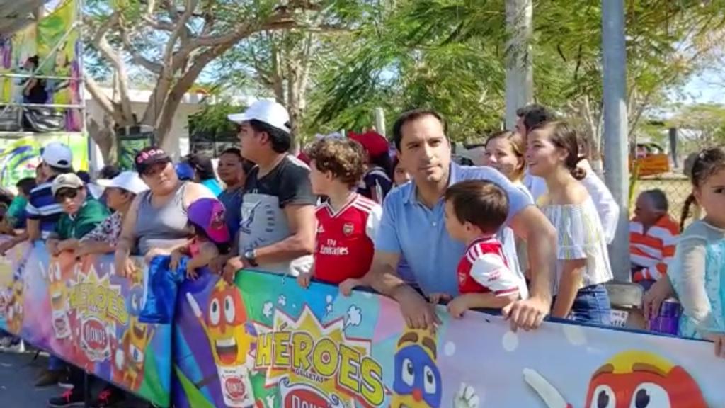 Photo of Gobernador Mauricio Vila Dosal convive con las familias yucatecas en la última jornada del Carnaval de Mérida 2020