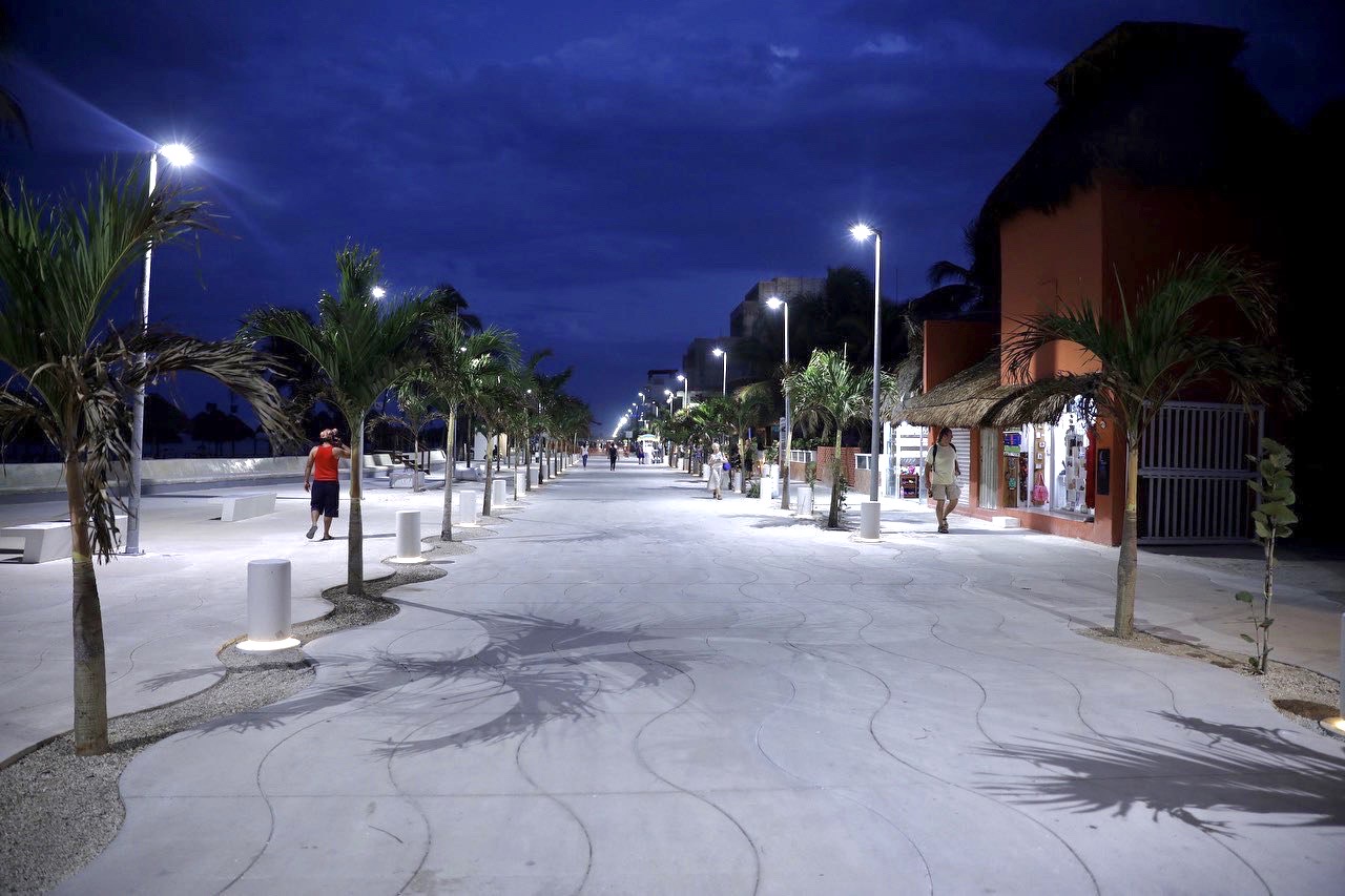 Photo of Vecinos, comerciantes y visitantes disfrutan de la renovada imagen urbana de Progreso