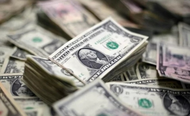 Photo of Dólar cierra por arriba de 25 pesos en bancos