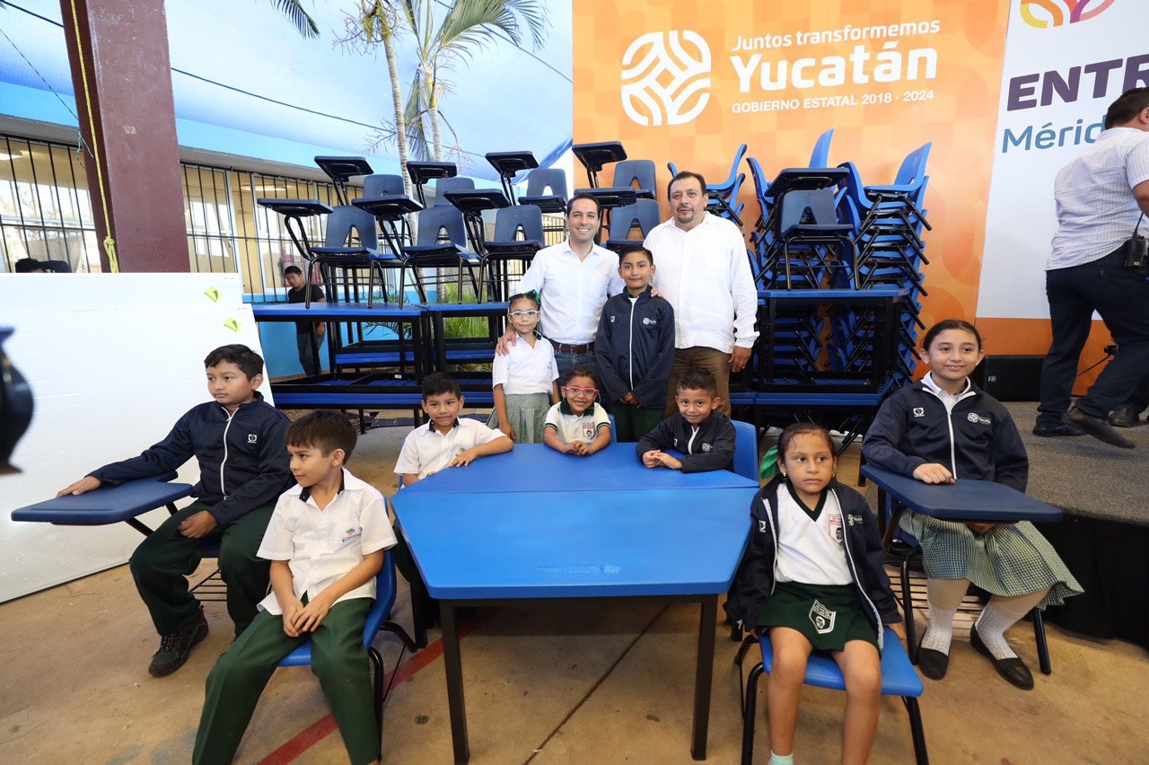 Photo of Gobernador Mauricio Vila Dosal entrega mobiliario para escuelas públicas de Yucatán