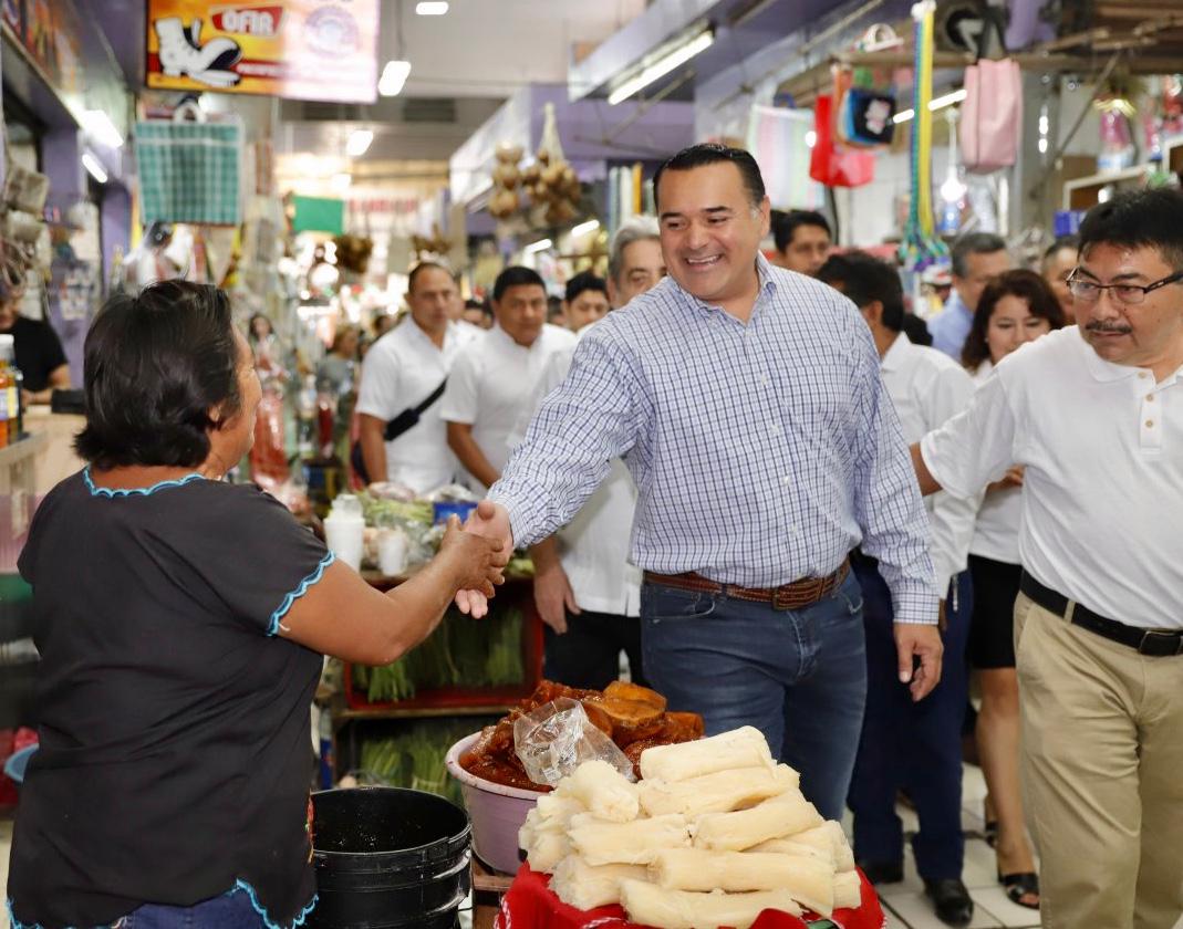 Photo of Inaugura el alcalde Renán Barrera el servicio de agua potable en los mercados San Benito y Lucas de Gálvez