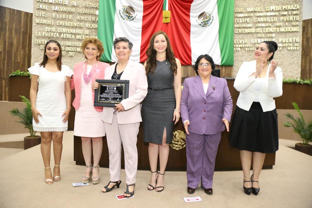 Photo of LXII Legislatura entrega el Reconocimiento “Consuelo Zavala Castillo” a la doctora Piedad Peniche