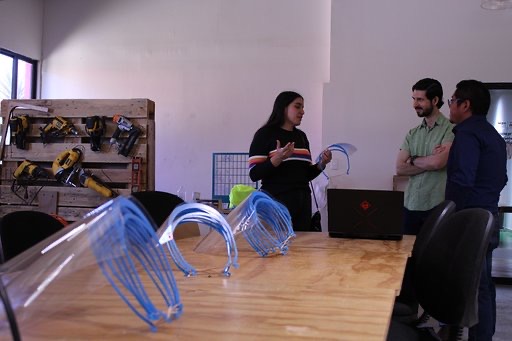 Photo of Emprendedores, empresas y universidades fabricarán caretas de acrílico para proteger al personal médico de Yucatán