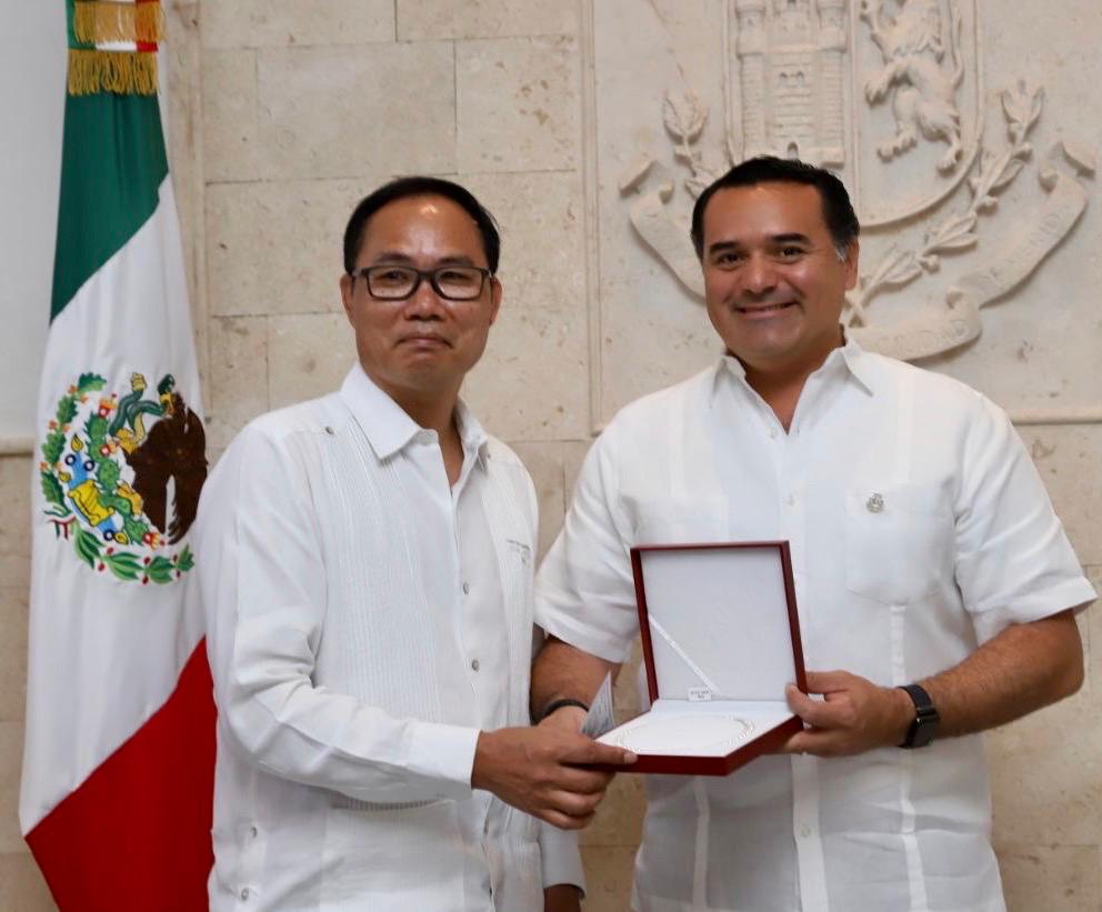 Photo of Ayuntamiento de Mérida recibe donativo de 20 mil cubrebocas de manos de la Asociación China “Península de Yucatán”