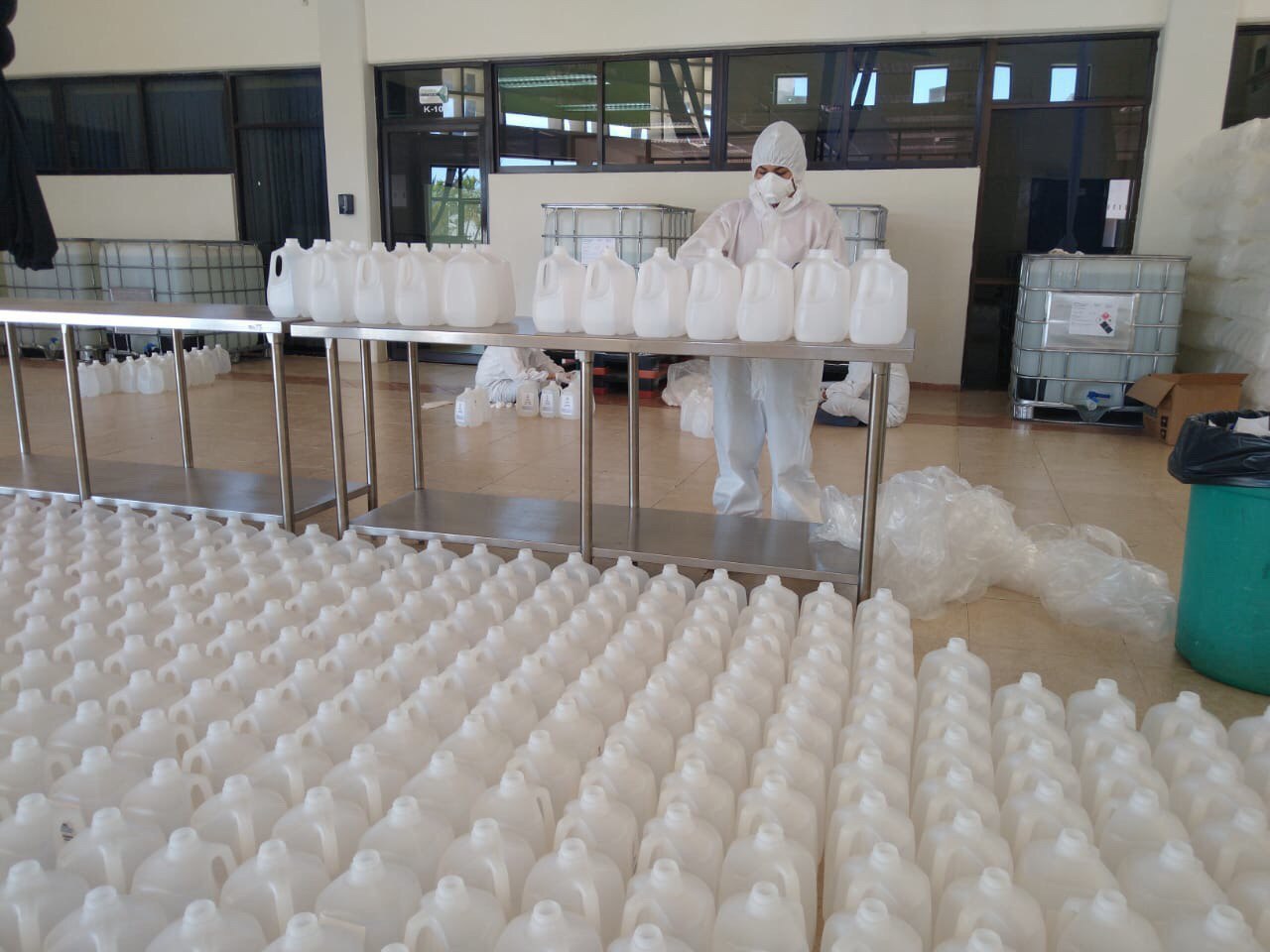Photo of Gobierno de Yucatán adquirió miles de litros de gel antibacterial para distribuir en los principales hospitales públicos