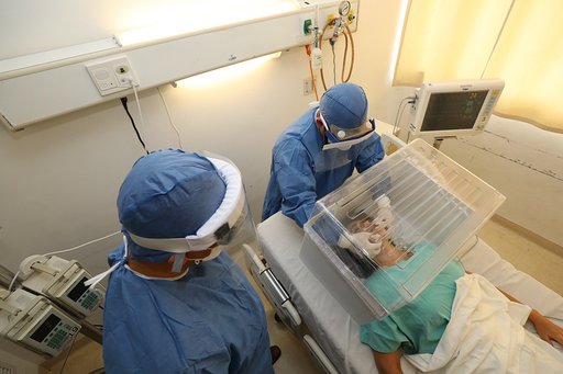 Photo of El Gobierno del Estado recibe 500 innovadoras cajas antiaerosol para proteger al personal médico que atienda a pacientes con Coronavirus