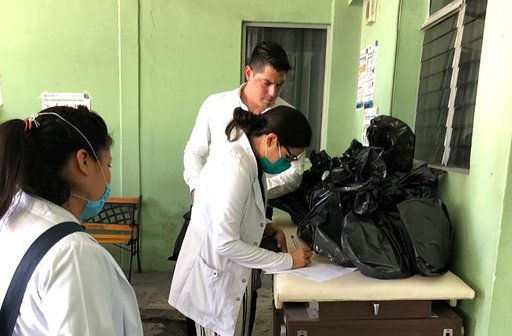 Photo of Gobernador Vila entrega equipo de protección a pasantes de medicina de todo Yucatán