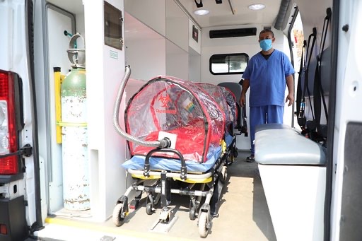 Photo of Gobierno de Yucatán equipa ambulancias con cápsulas aislantes para el traslado y atención de pacientes con Covid-19