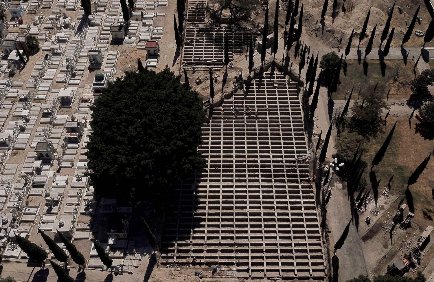 Photo of Guadalajara prepara construcción de 700 fosas para posibles muertes por Covid-19