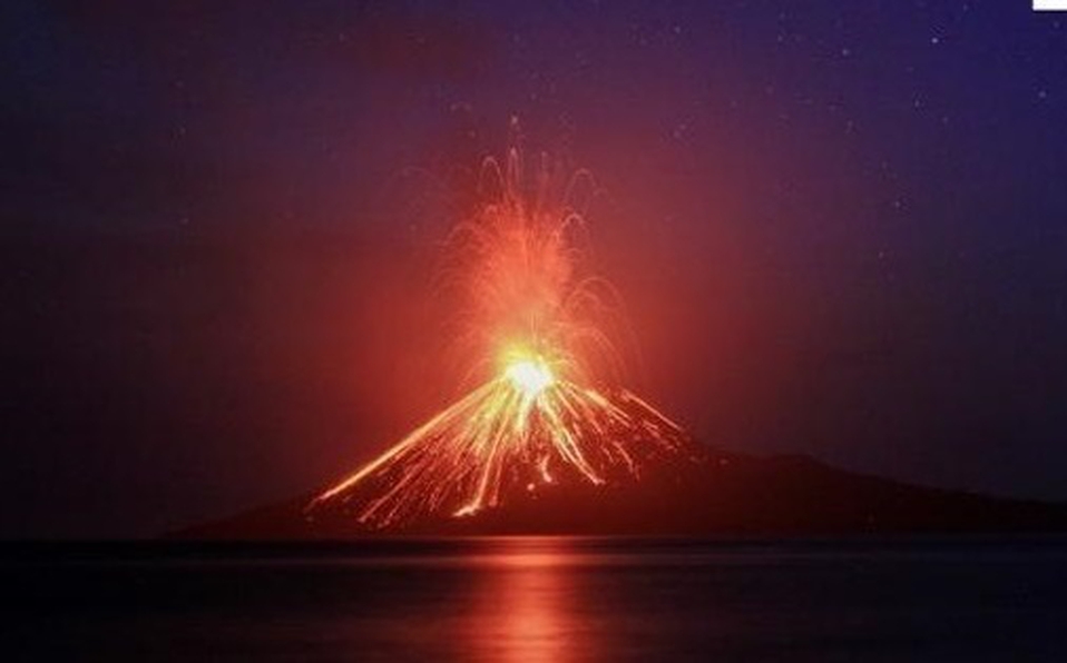 Photo of Despertaron 15 volcanes la noche que hizo erupción el Krakatau