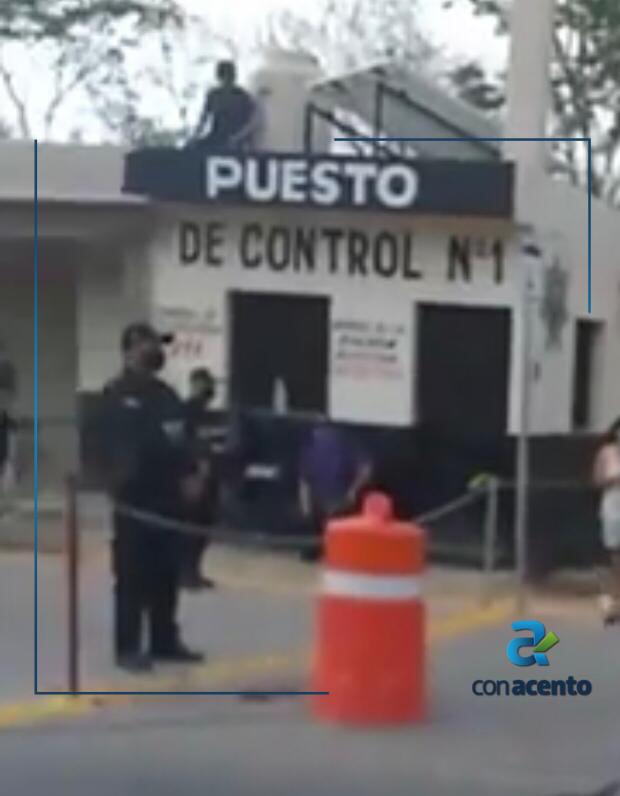 Photo of Policías sin criterio retienen a un médico en filtro sanitario de Tzucacab