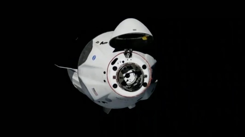 Photo of La cápsula Dragon Endeavour de SpaceX llega y acopla a la Estación Espacial Internacional