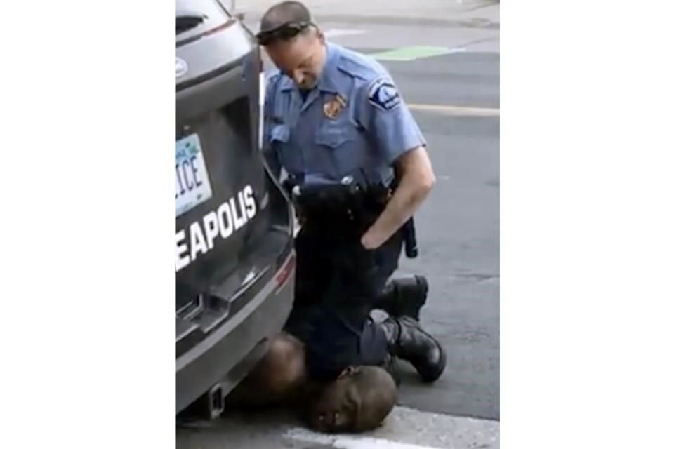 Photo of Arrestan a policía que sometió a Floyd, es acusado de homicidio