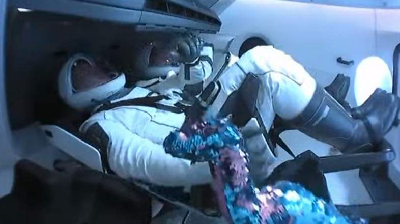Photo of SpaceX y la NASA lanzan con éxito el Crew Dragon al espacio