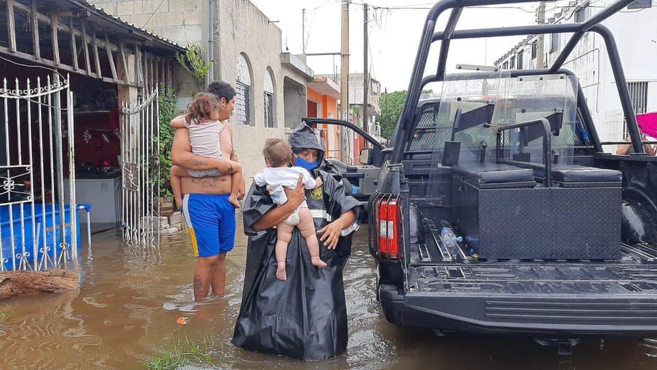 Photo of Gobierno del Estado atienden las zonas más afectadas del sur de Yucatán por el paso la tormenta tropical «Cristóbal»