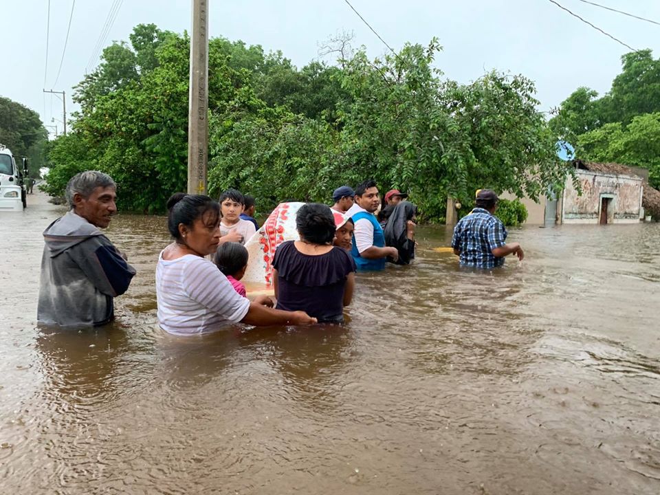 Photo of Entre el agua viven las humildes familias del Sur Yucatán a causa de las lluvias