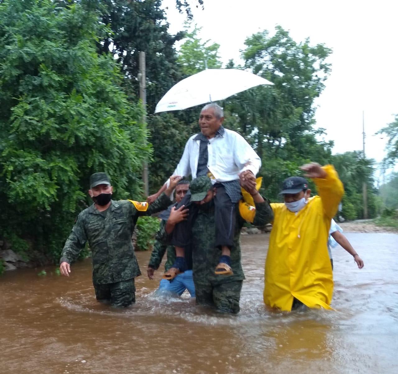 Photo of Ejército Mexicano brinda ayuda hasta en el rincón más afectado Yucatán