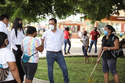 Photo of Mauricio Vila sigue visitando los municipios para distribuir apoyos emergentes