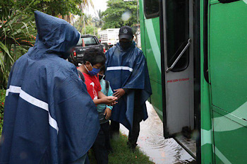 Photo of Ante alerta naranja evacuan a familias en el sur y poniente de Yucatán