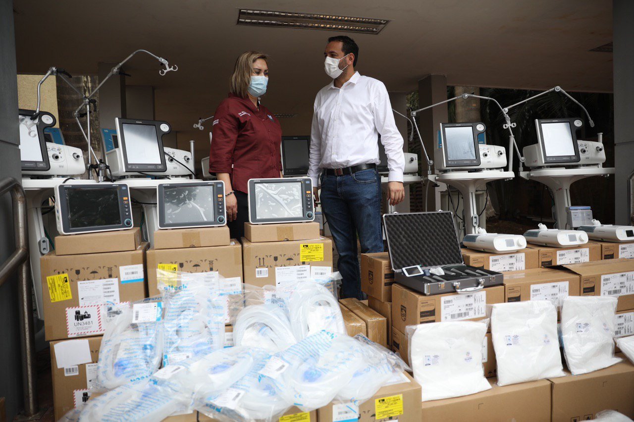 Photo of Gobierno de Yucatán entrega equipos médicos para personal del IMSS