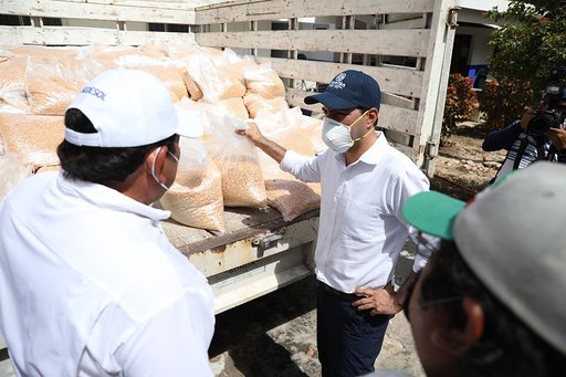 Photo of En Yobaín y Dzemul entregan despensas, maíz para autoconsumo y llegan pipas con agua potable