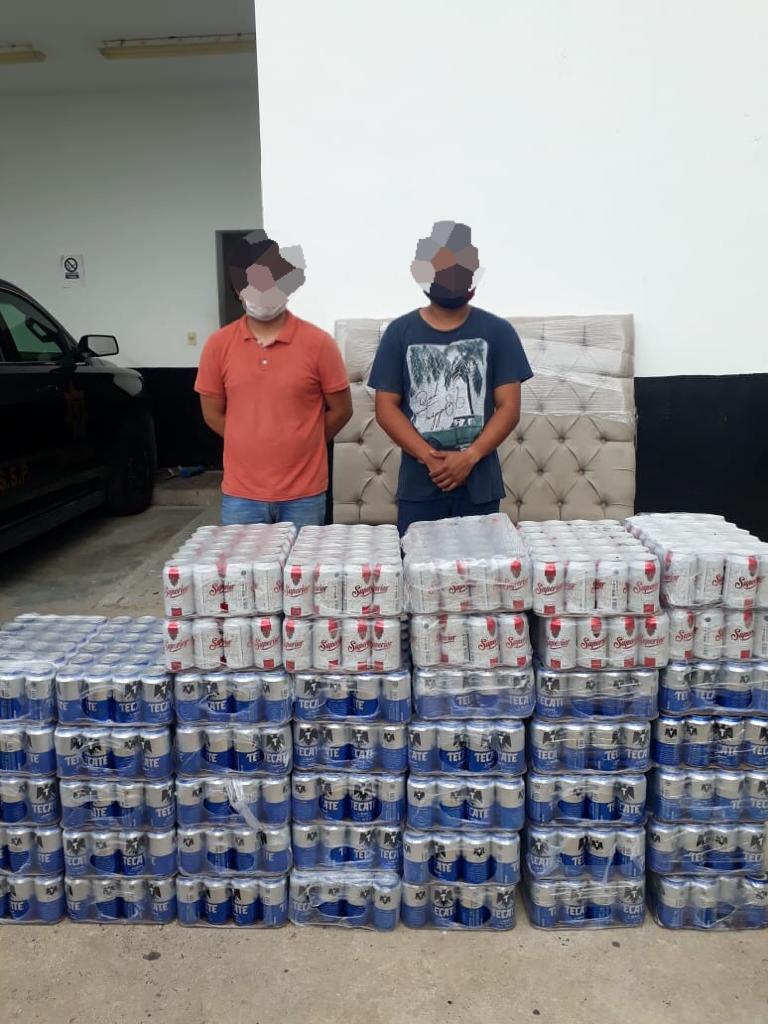 Photo of Detenidos por intentar esconder más de mil cervezas en la caja de un refrigerador
