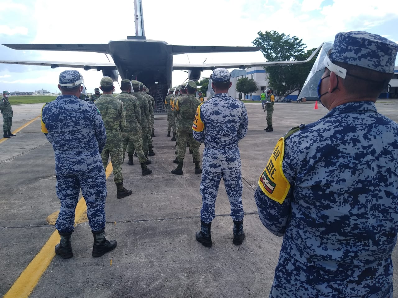 Photo of Llega el noveno vuelo de insumos médicos para pacientes Covid de la X Región Militar