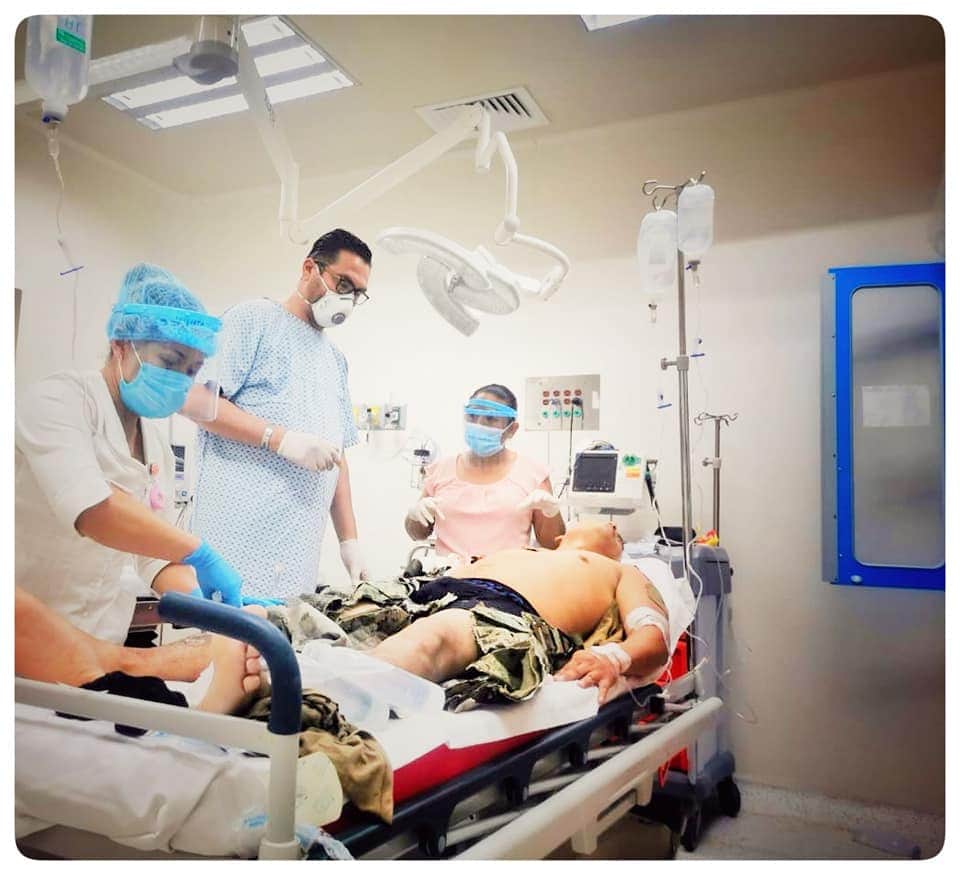 Photo of Médico se levanta de camilla para atender a marino herido en Tabasco