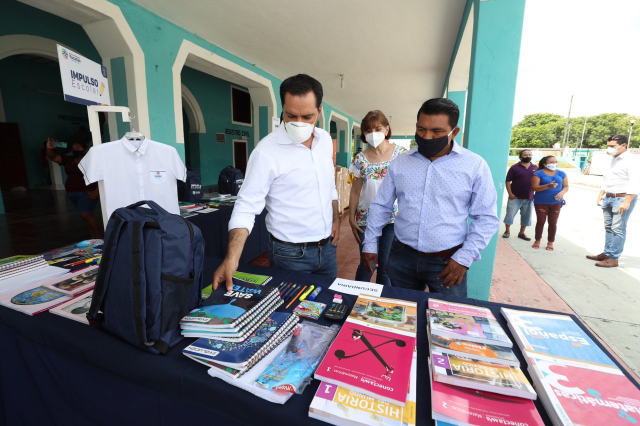 Photo of Vila llega a Suma de Hidalgo y Muxuxip para supervisar la entrega de útiles escolares y los consultorios “Médico 24/7”