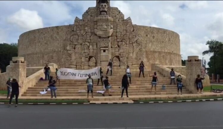 Photo of Mujeres protestan en Mérida para exigir justicia por feminicidios