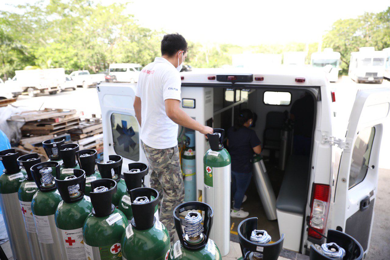 Photo of Dotan con más tanques de oxígeno a ambulancias de la Secretaría de Salud