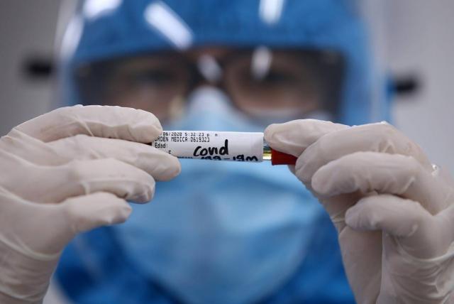 Photo of Oxford y AstraZeneca reanudarán ensayos de su vacuna contra el Covid-19