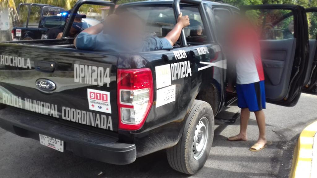 Photo of Ebrios y en una patrulla fueron detenidos en Campeche  el director y policías municipales de Chocholá