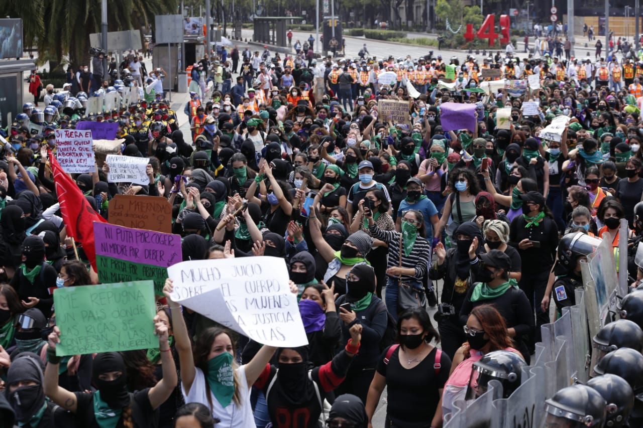 Photo of Feministas marchan en la CDMX por el Día de la Lucha por la Despenalización del Aborto