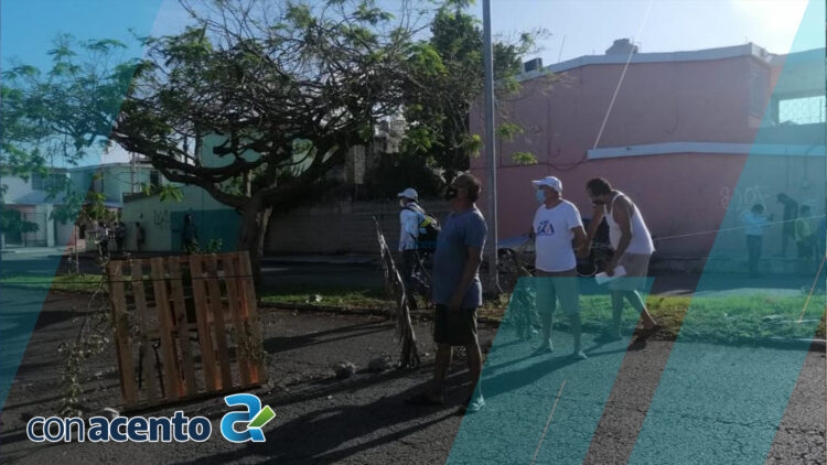 Photo of Furiosos con CFE, vecinos de Pacabtún bloquean avenida