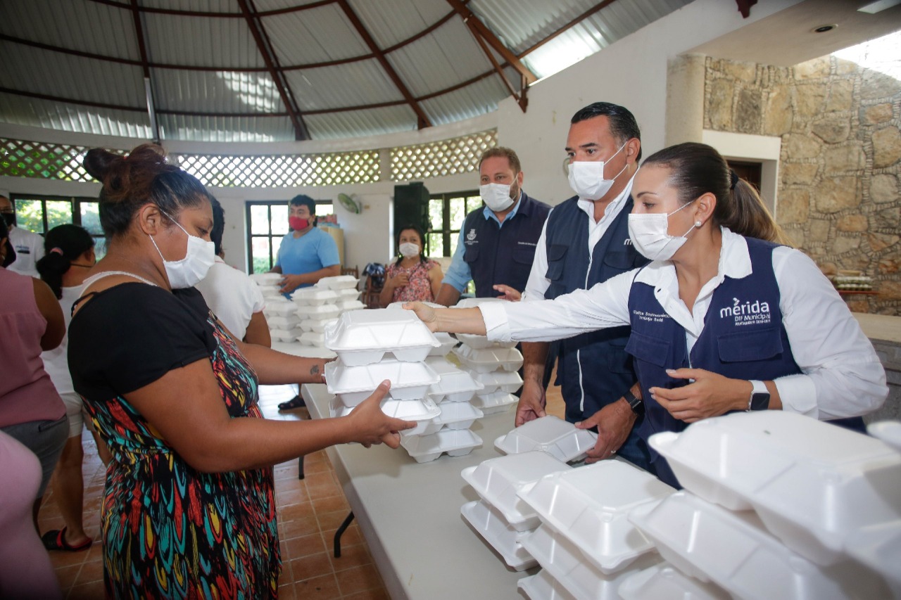 Photo of Renán Barrera encabeza la atención y distribución de apoyos alimentarios a damnificados