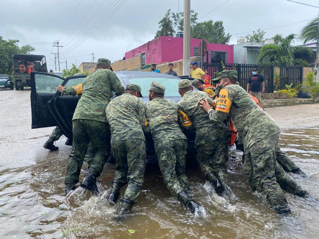 Photo of Elementos de la 32 Zona Militar siguen auxiliando a los damnificados en Yucatán