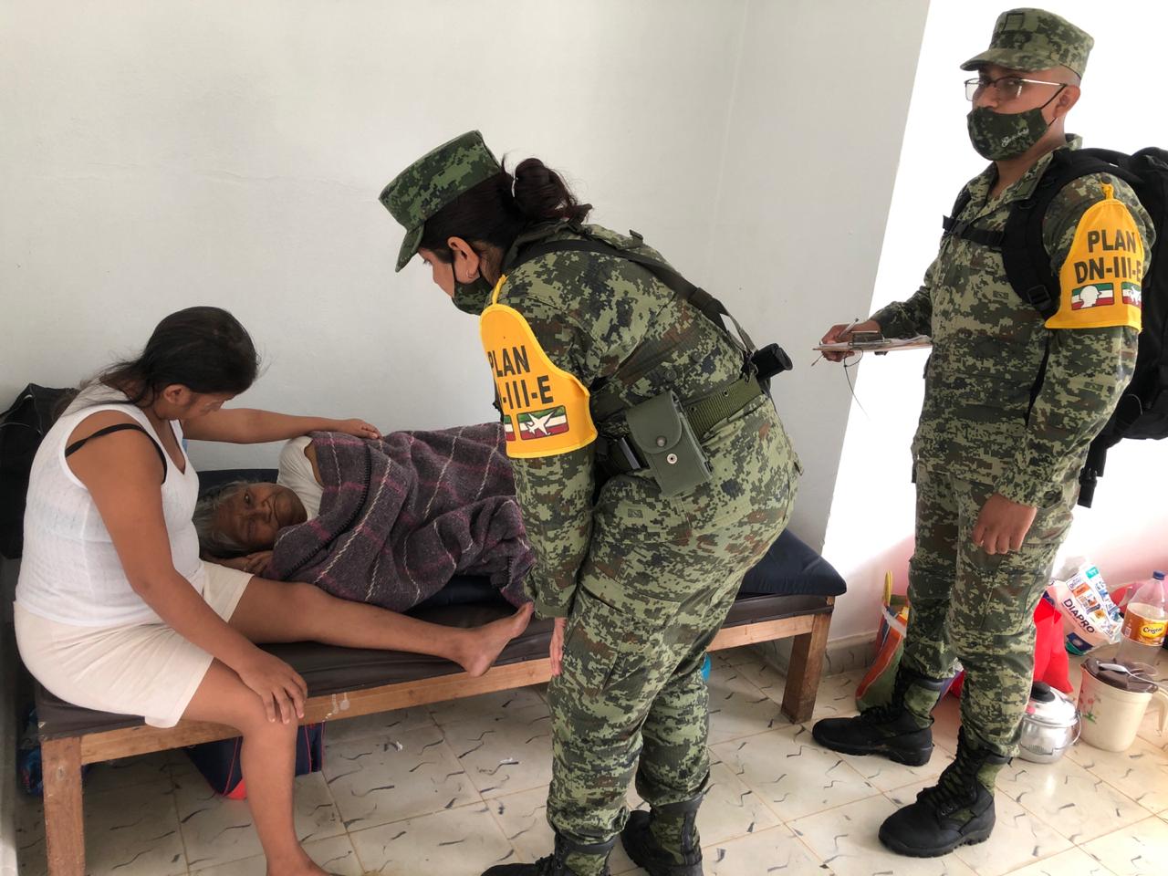 Photo of Médicos de la Sedena ofrecieron atención médica en los albergues instalados en Tizimín