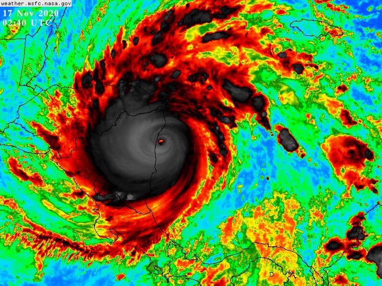 Photo of El poderoso huracán Iota ya toca tierra en Nicaragua
